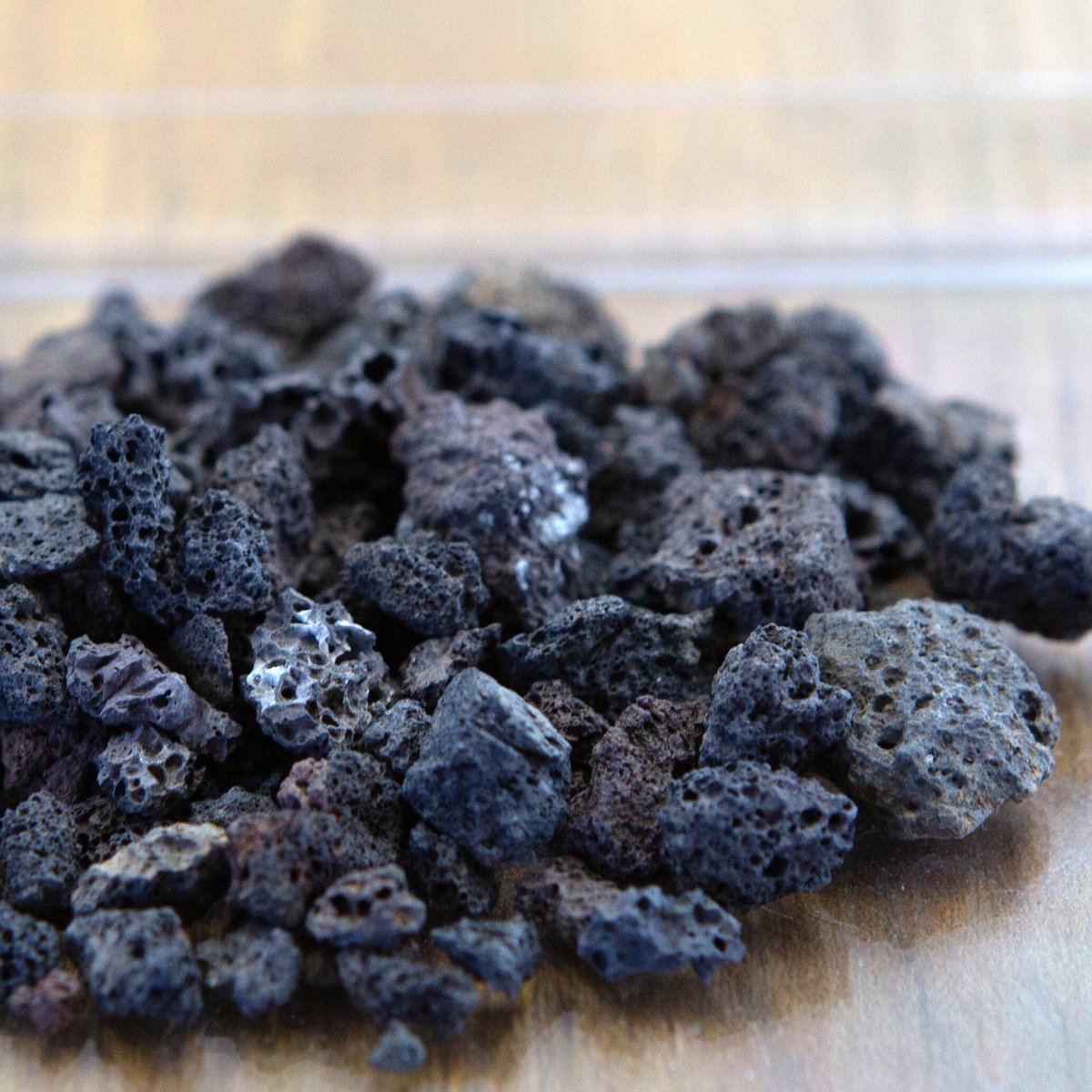 素材】黒溶岩石｜粒サイズ｜8.5cmパック | shida design ONLINE STORE