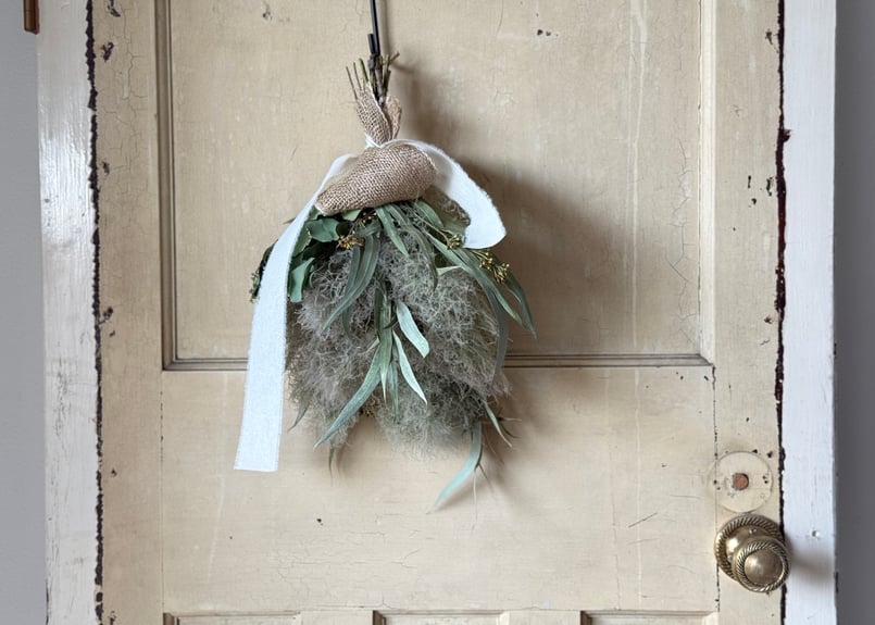 スモークツリーとユーカリのスワッグ | Soel FLOWER オンラインショップ