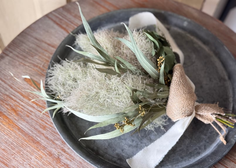 スモークツリーとユーカリのスワッグ | Soel FLOWER オンラインショップ