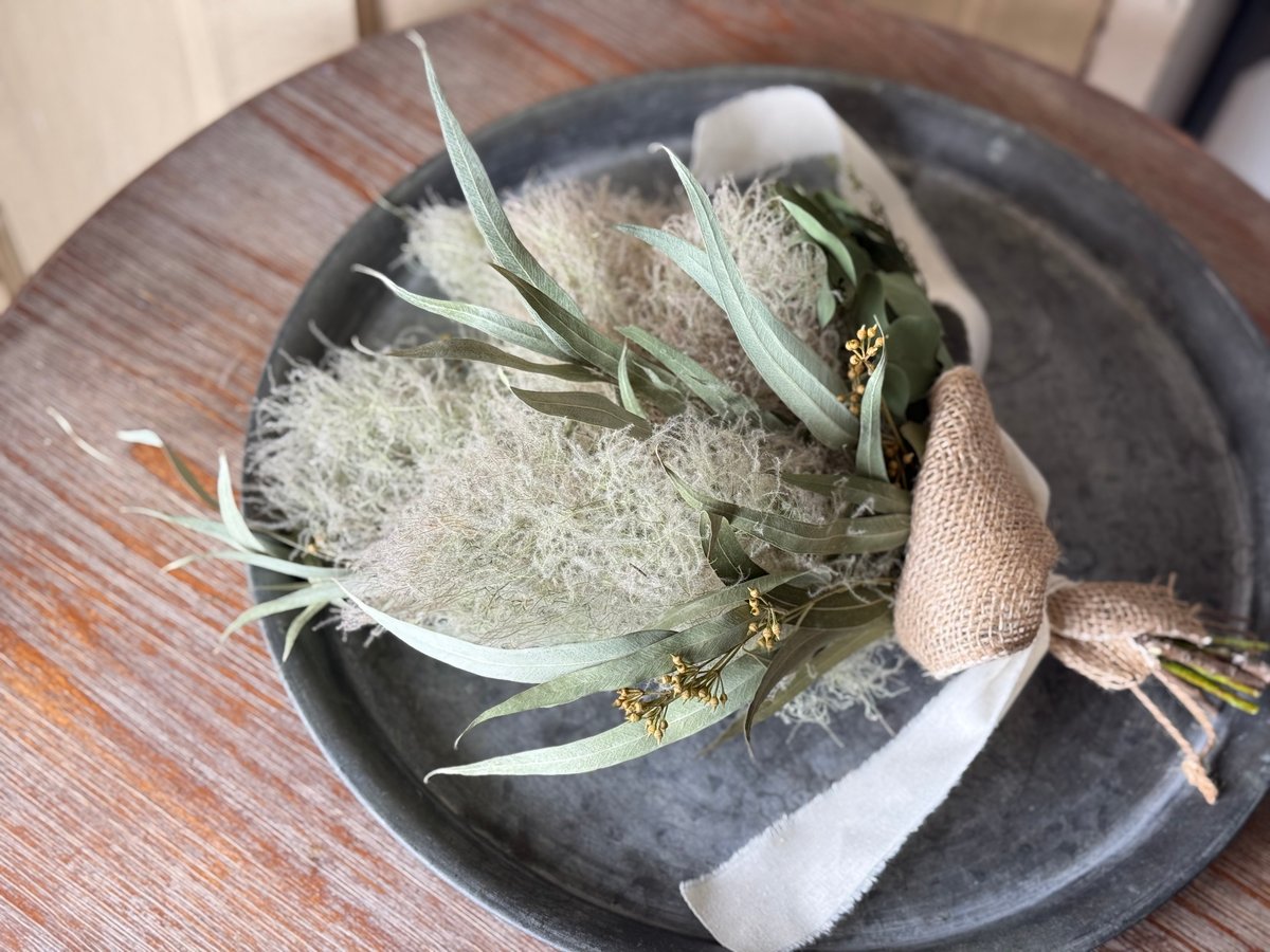 スモークツリーとユーカリのスワッグ | Soel FLOWER オンラインショップ