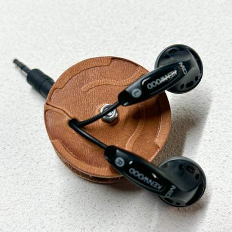 ユーリ!!! on ICE オムニ社 イヤホンコードホルダー ユーリ!!! on ICE オムニ社 イヤホンコードホルダー ユーリ!!! on ICE