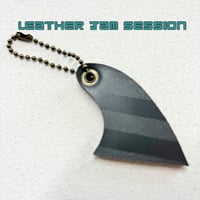 LEATHER JAM SESSION サーフボード フィン型アルファベットキーホルダー グレー