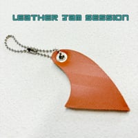 LEATHER JAM SESSION サーフボード フィン型アルファベットキーホルダー オレンジ