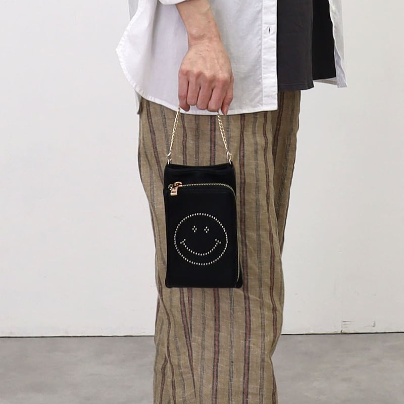 人気商品【COOCO クーコ】SMILEY／スタッズ フェイクレザー スマホ