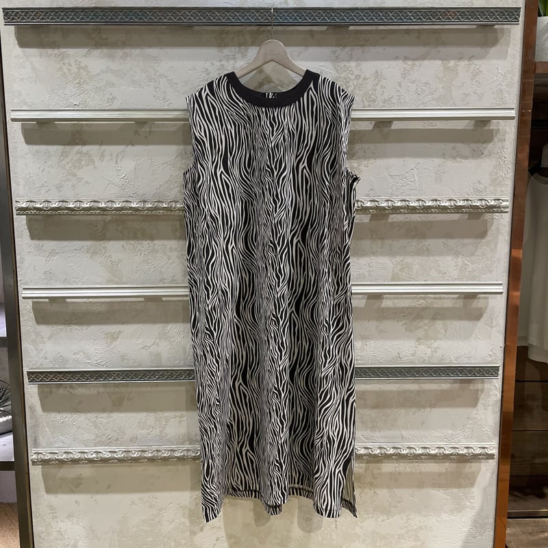 最終値下げrobertocavalli☆新品未使用☆ワンピース☆即完売！シルク 新品タグ付き roberto cavalli ワンピース シルク 総柄 レース