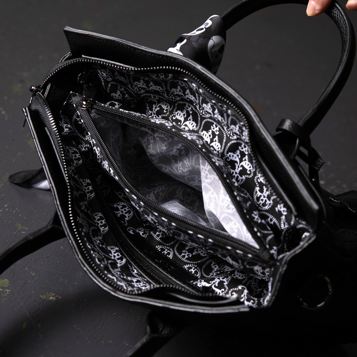 BLACK JACKALL CROWN】フェイクレザー エンボススカルデコレーション