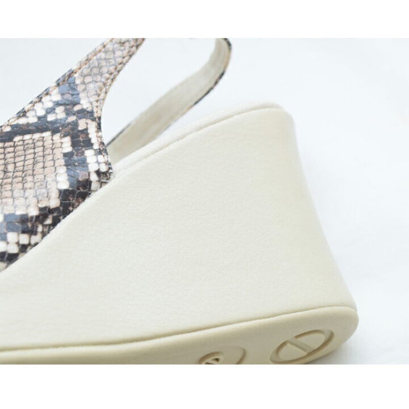 no name ノーネーム】パイソン型押しウエッジソール サンダル
