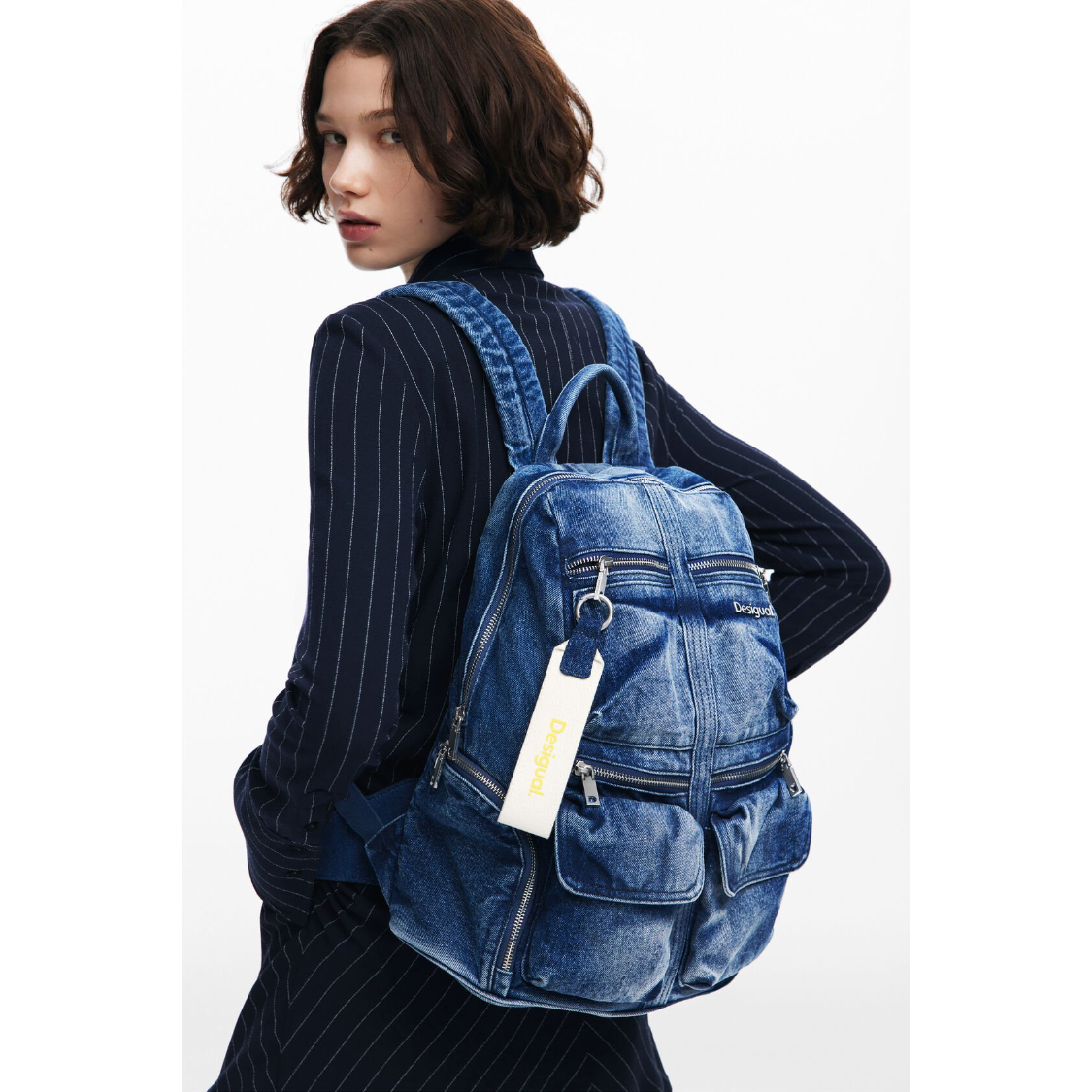 新品✨タグ付き　デシグアル　デニム　リュック　完売品　人気　現行 新品✨タグ付き デシグアル デニム リュック 完売品 人気 現行