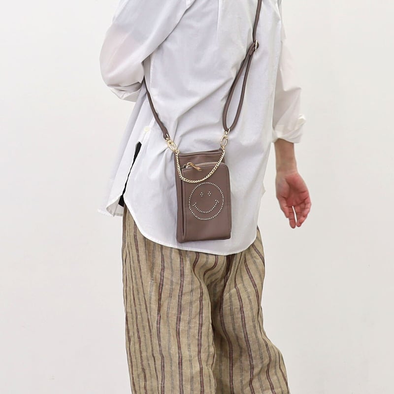 人気商品【COOCO クーコ】SMILEY／スタッズ フェイクレザー スマホ 