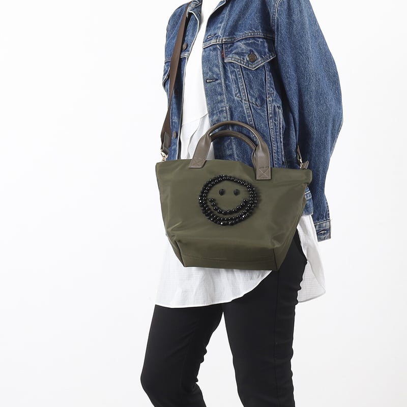 人気商品【クーコ COOCO】SMILEYビーズ刺繍ナイロン風2WAYトート