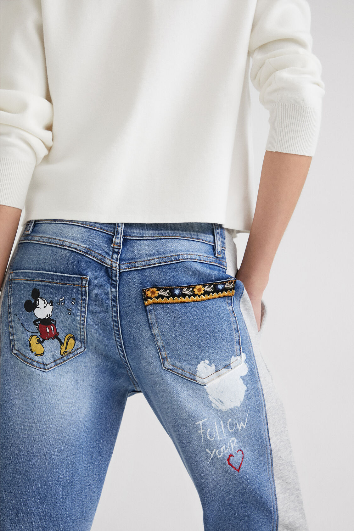 【新品 タグ付】デシグアル ミッキー ペイント ブラックデニムパンツ　42 ミッキー&ミニー＞デニムパンツ｜DAKS（ダックス）公式