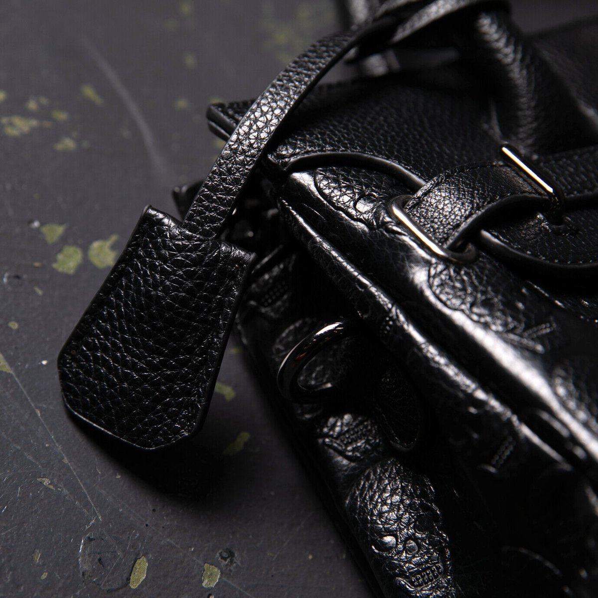 BLACK JACKALL CROWN】フェイクレザー エンボススカルデコレーション 