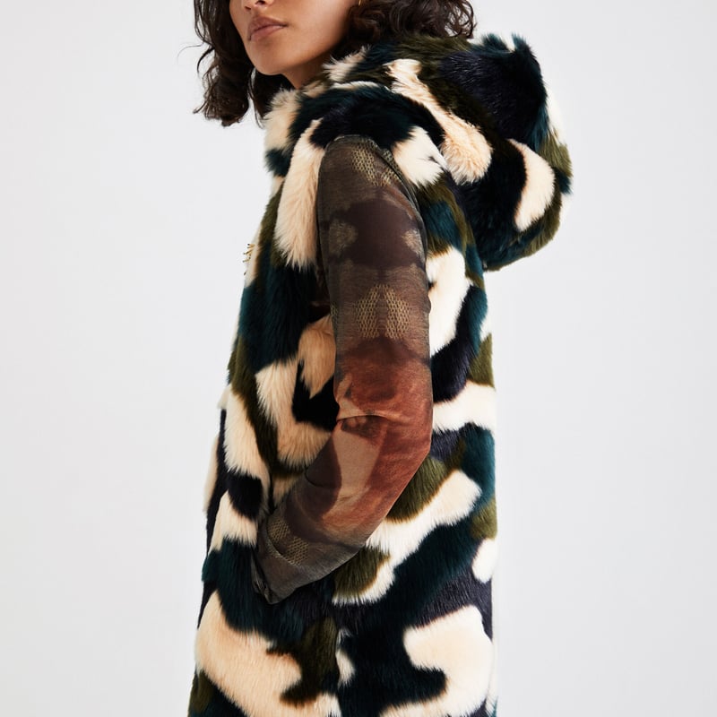 Desigual エコﾌｧｰ迷彩ベスト 21WWEWAD Sサイズ | prologueik