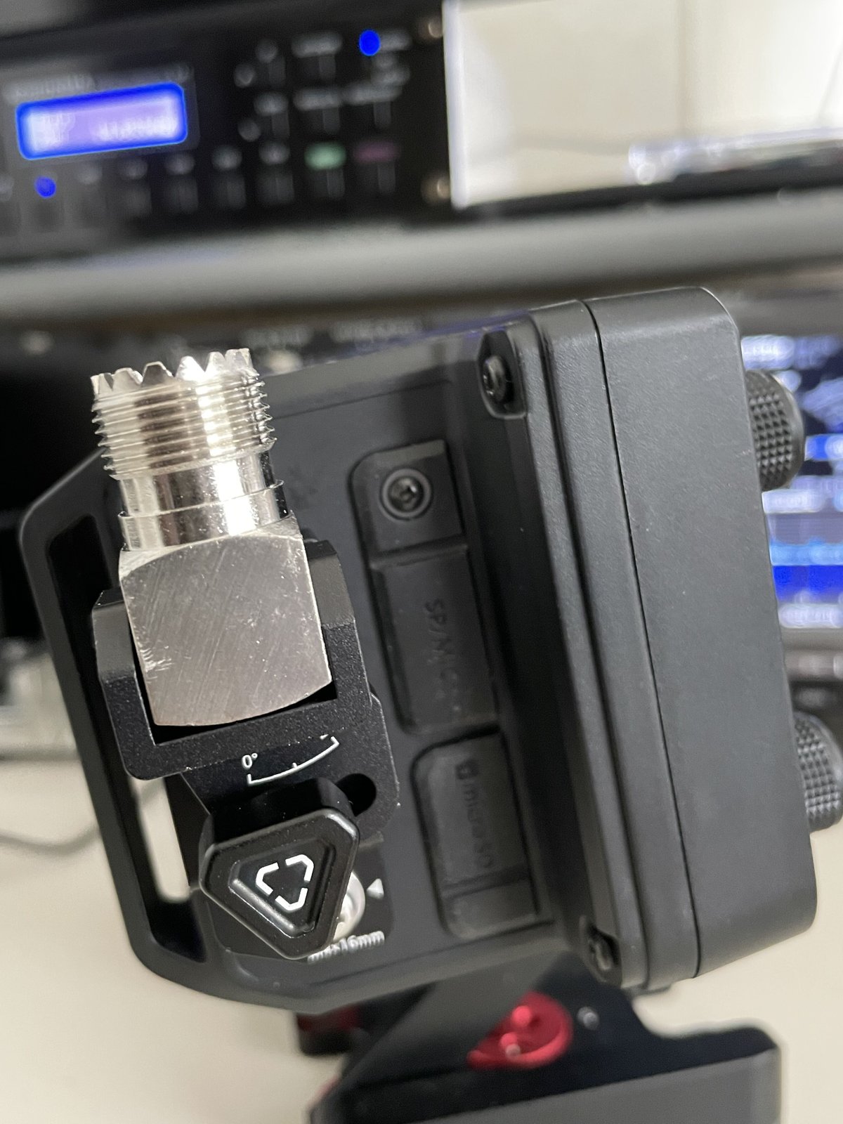 windcamp製 IC-705専用 アンテナ取付マウント RC-2 | HAMCITY windcamp製 IC-705専用 アンテナ取付マウント RC-2 | HAMCITY