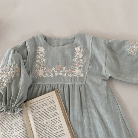 Margaret -grayish  mint