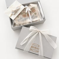 gift box wrapping