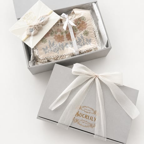 gift box wrapping