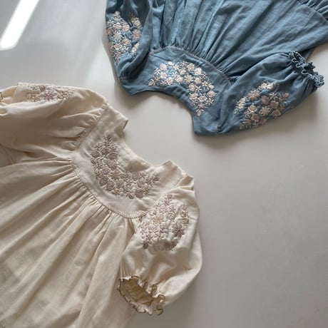 Camellia - milky -