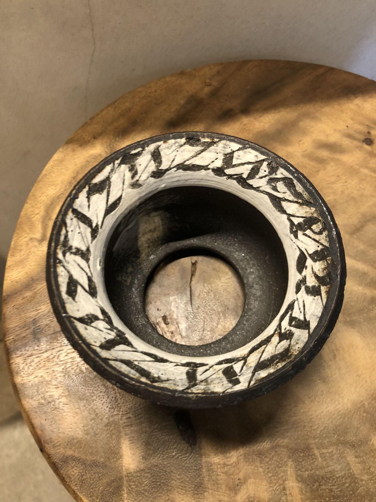 陶芸家の保田修作氏とrimwork氏が共同制作した「刻紋鉢」シリーズのアイテム 刻紋鉢 保田修作×rimwork | GREEN LUCK