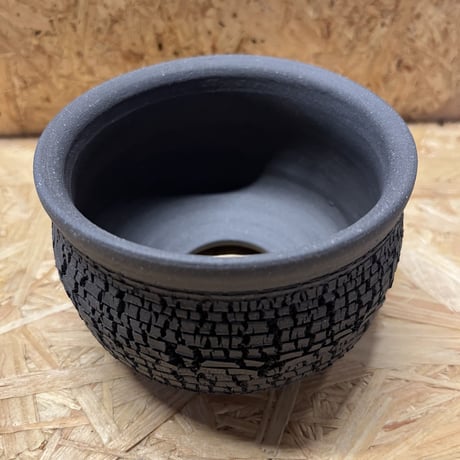 一穂窯　黒嘯裂鉢