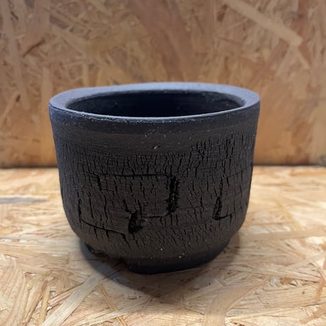 一穂窯　黒嘯裂鉢