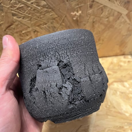 一穂窯　黒嘯裂鉢