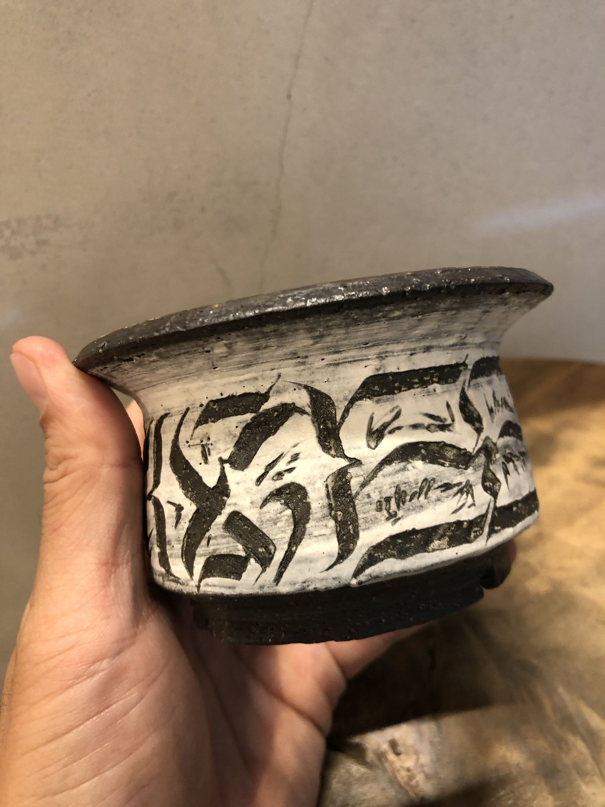 陶芸家の保田修作氏とrimwork氏が共同制作した「刻紋鉢」シリーズのアイテム 刻紋鉢 保田修作×rimwork | GREEN LUCK