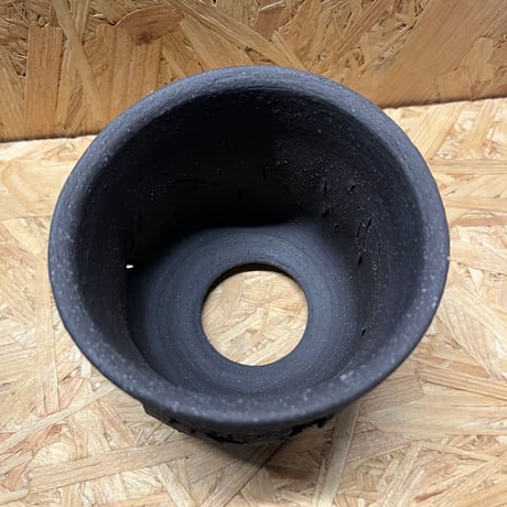 一穂窯　黒嘯裂鉢