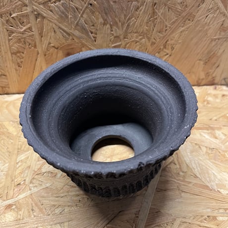 一穂窯　縞黒嘯裂鉢