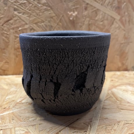 一穂窯　黒嘯裂鉢