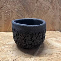 一穂窯　黒嘯裂鉢
