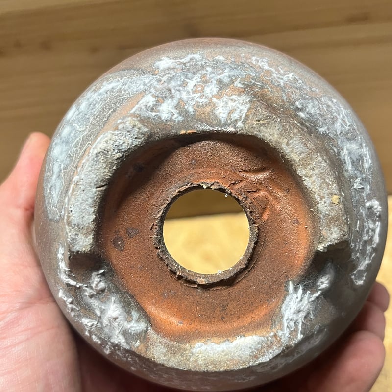 陶器 円形鉢 足付き 中央穴あり　豊林　落款 陶器の波形鉢(大) 3つの足付き 【公式通販】