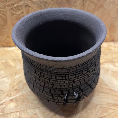 一穂窯　黒嘯裂鉢