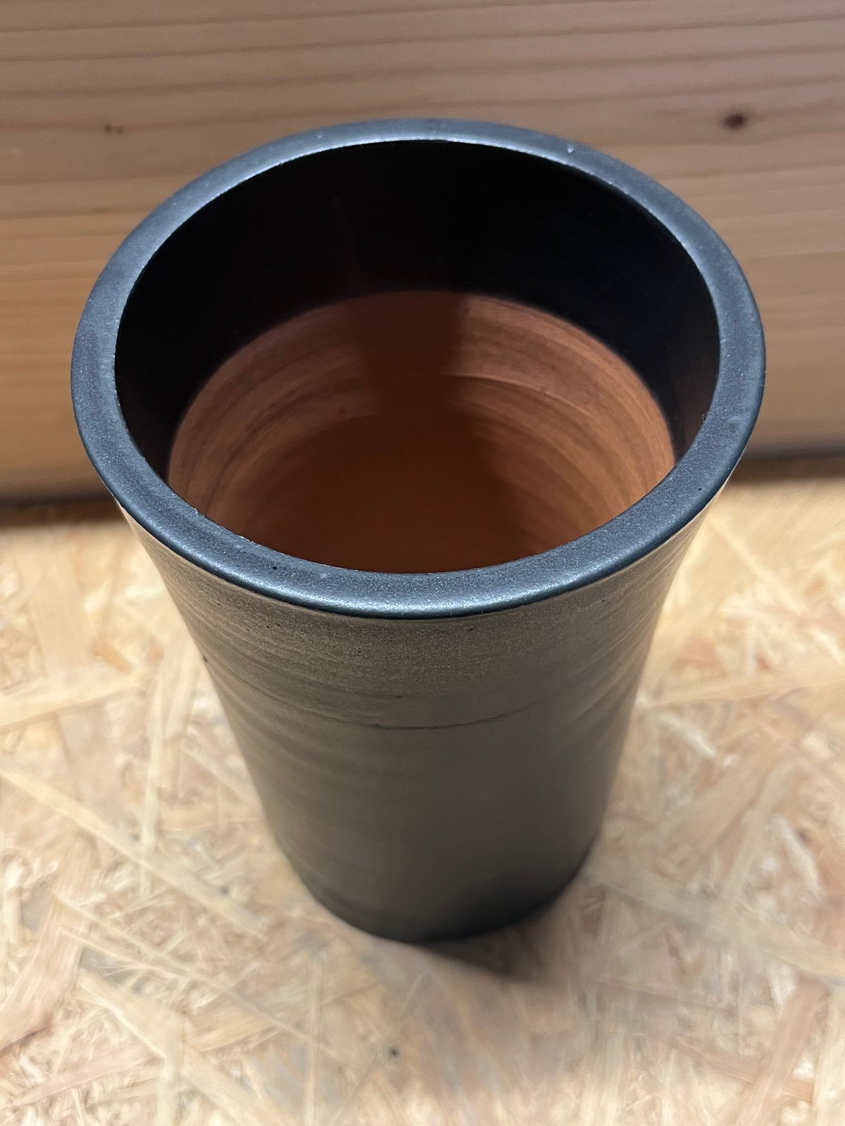 黒しま次郎 (ウレタン艶消しオプション)+Retro HEXAGON Brass 伝市鉢 筒型 4号 黒艶消し | GREEN LUCK