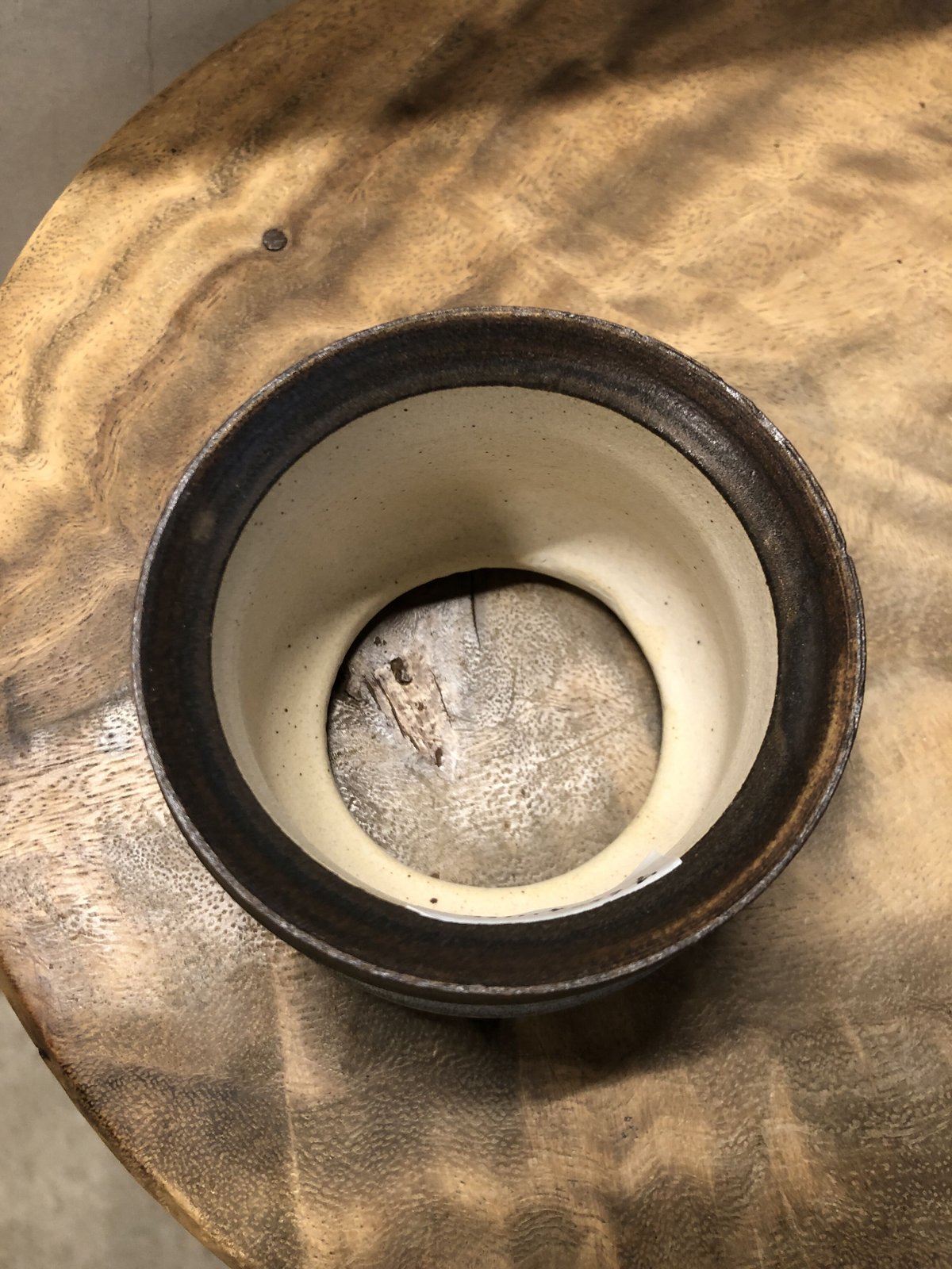 陶芸家の保田修作氏とrimwork氏が共同制作した「刻紋鉢」シリーズのアイテム 刻紋鉢 保田修作×rimwork | GREEN LUCK