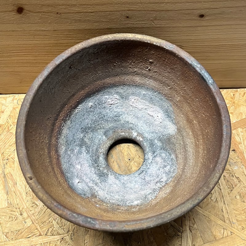 陶器 円形鉢 足付き 中央穴あり　豊林　落款 陶器の波形鉢(大) 3つの足付き 【公式通販】
