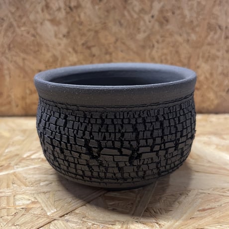 一穂窯　黒嘯裂鉢