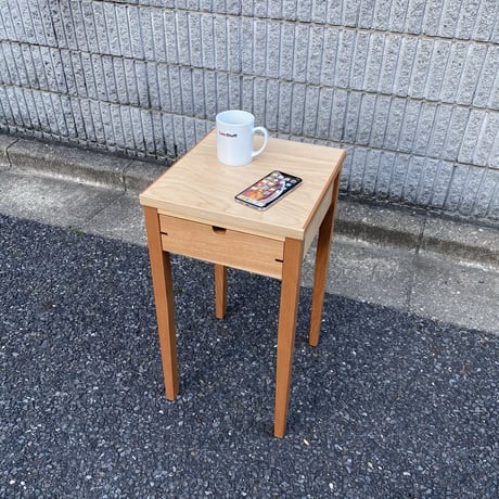 M:Table（カバ材ウレタン仕上げのサイドテーブル）