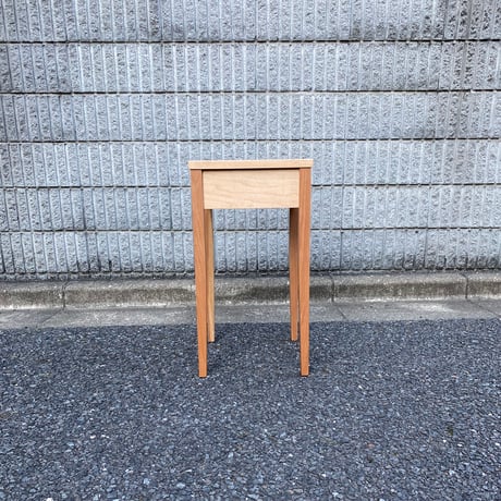 M:Table（カバ材ウレタン仕上げのサイドテーブル）
