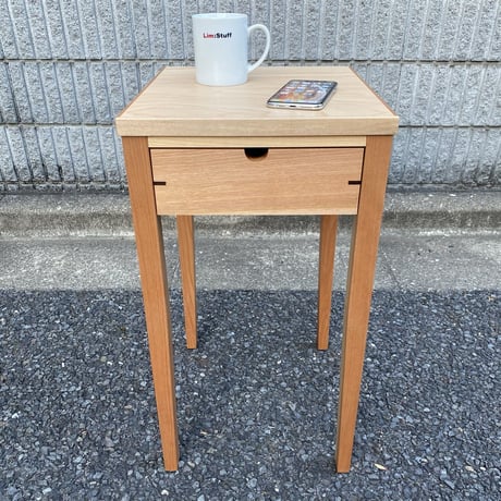 M:Table（カバ材ウレタン仕上げのサイドテーブル）