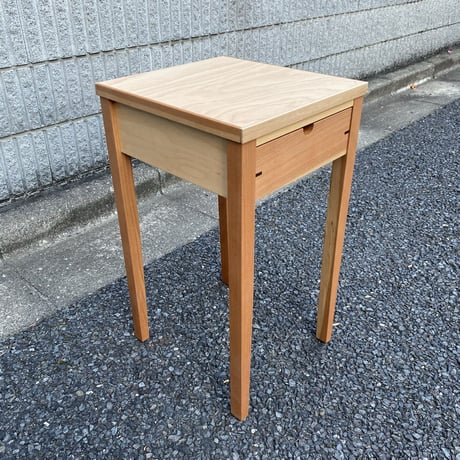 M:Table（カバ材ウレタン仕上げのサイドテーブル）