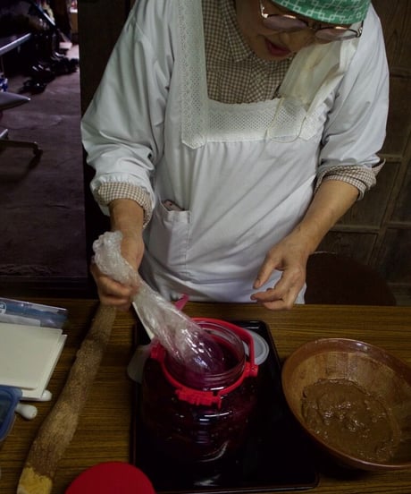 『八助梅を仕込んでひとみさんとお茶っこしませんか？の会。』  下漬け梅のセット