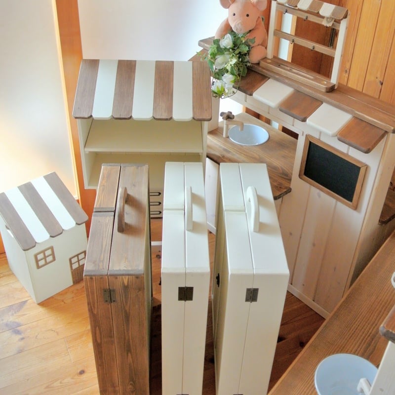 スリムな観音開きのカスタマイズ什器 | Natural Flower