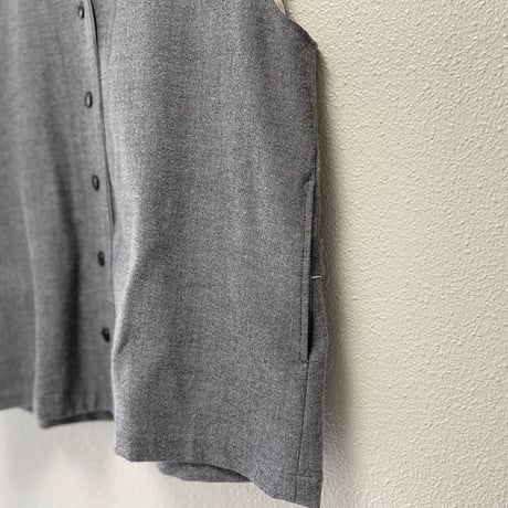 2023AW / MidiUmi Vネックベスト