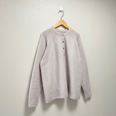 北欧、暮らしの道具店 KURASHI＆Trips ふんわり素材のヘンリーネックニット