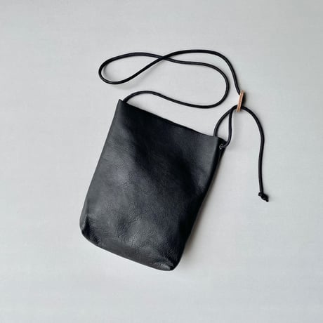 販売継続品 / ATELIER 4.5 ゴートレザー インナーポケット付き サコッシュ