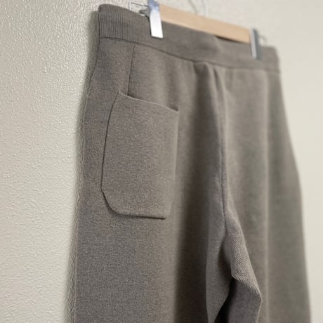 販売継続品 / 北欧、暮らしの道具店 KURASHI&Trips PUBLISHING 「大人に似合うリラックス感」 すっきりシルエットのニットパンツ