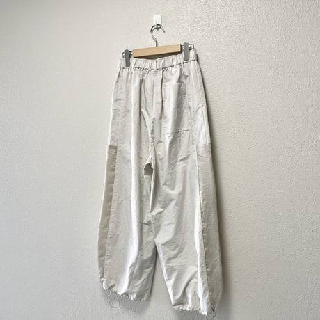 販売継続品 / 2025AW / iki ピーチスキンタフタ サテン切り替えワークパンツ