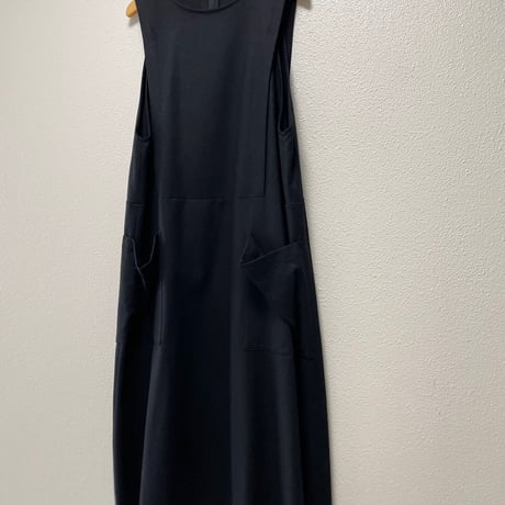 2024AW / 人気完売品 utilite  サキソニー ストレッチ ジャンパー スカート ブラック