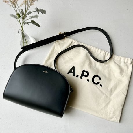 A.P.C. レザーハーフムーンバッグ Demi-Lune